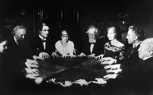 Séance de tables tournantes - Dr Mabuse le joueur 1922 Post-Mortem-05